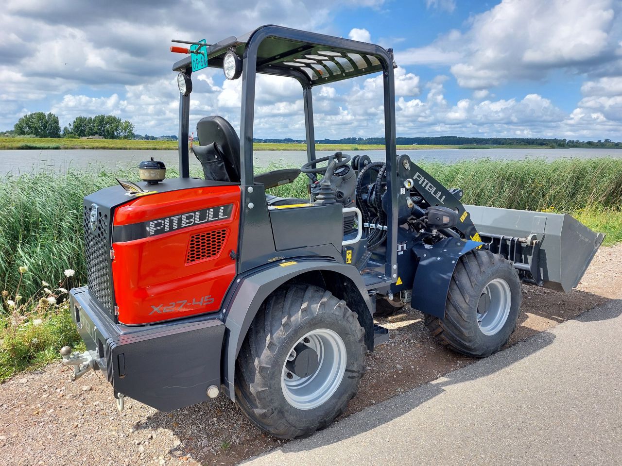 Pitbull X27-45 shovel zeer compleet !!! 193 uur !!!