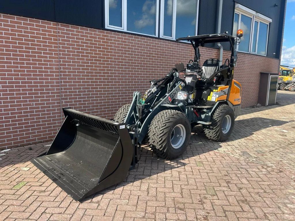 Giant G2700