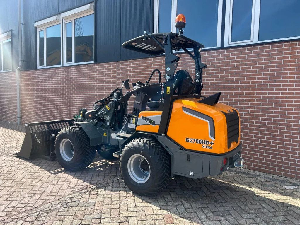 Giant G2700