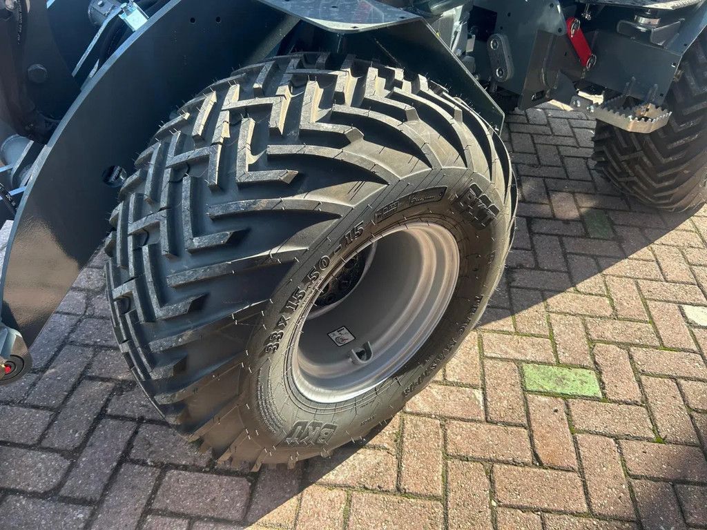 Giant G2700