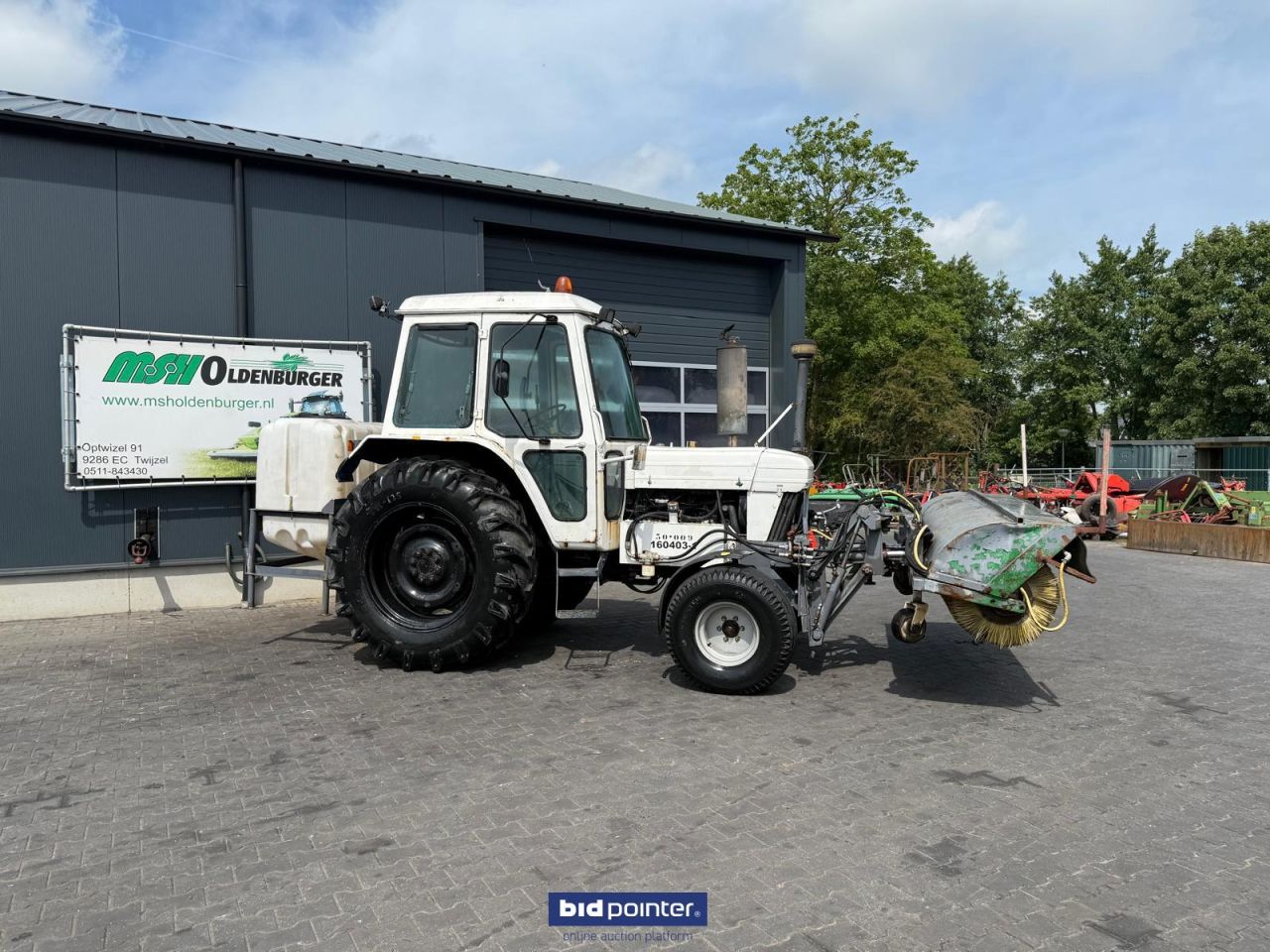 Ford 6610 met rolbezem
