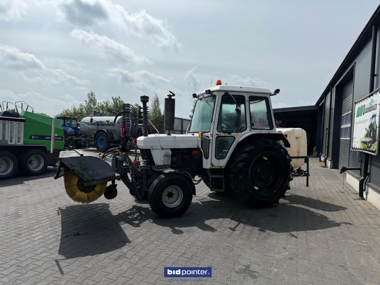 Ford 6610 met rolbezem