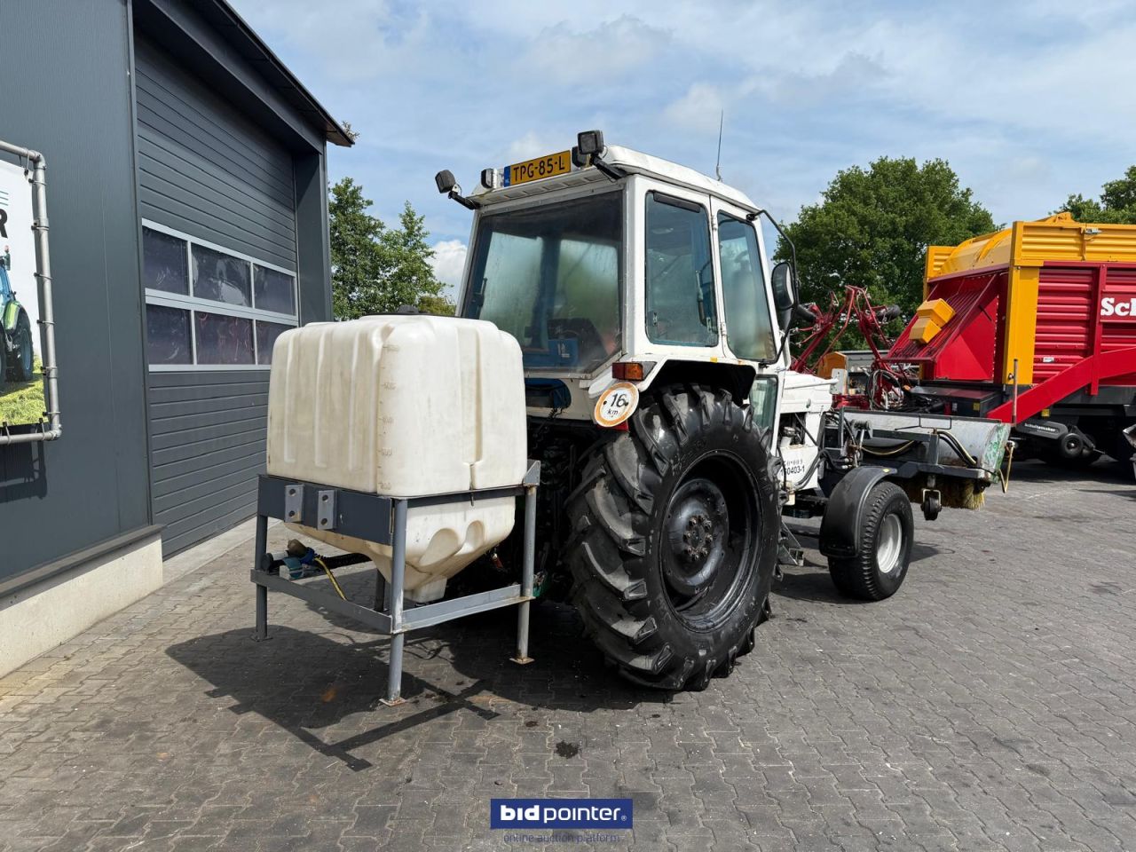 Ford 6610 met rolbezem