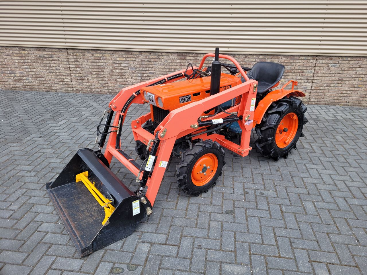 Kubota b7001