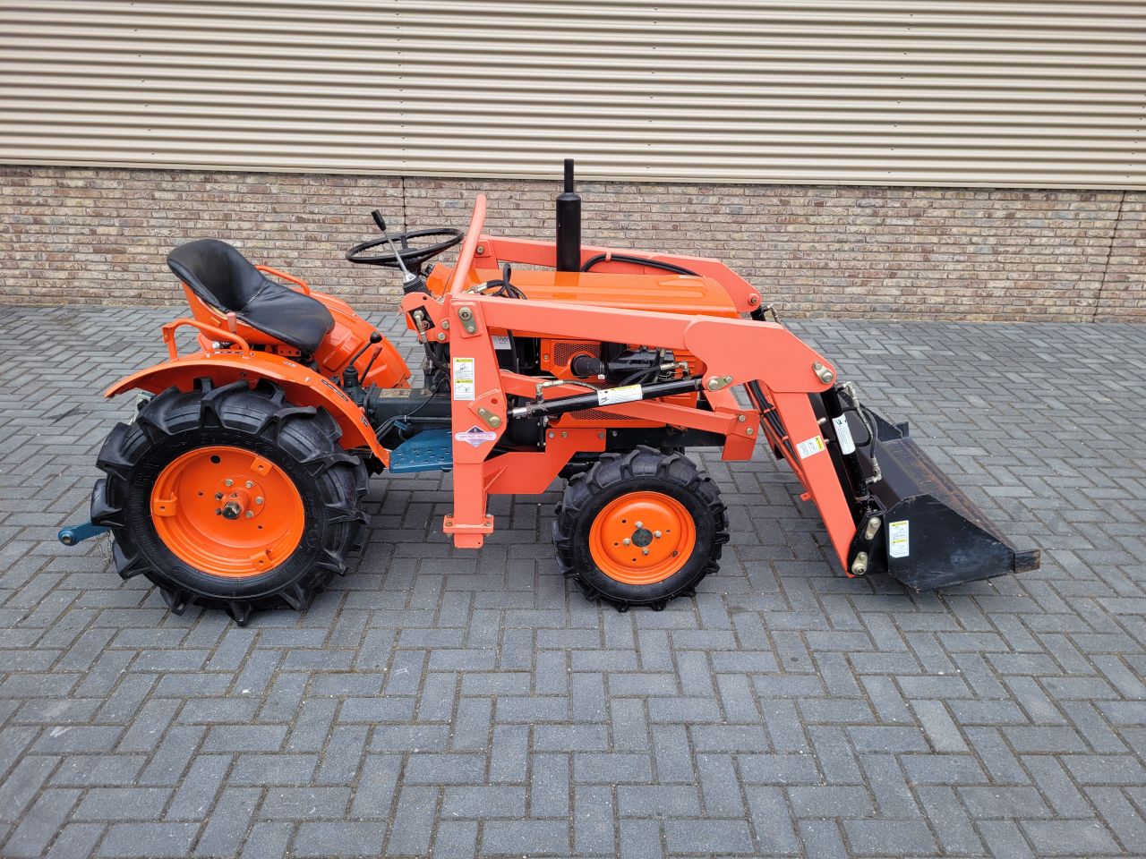 Kubota b7001