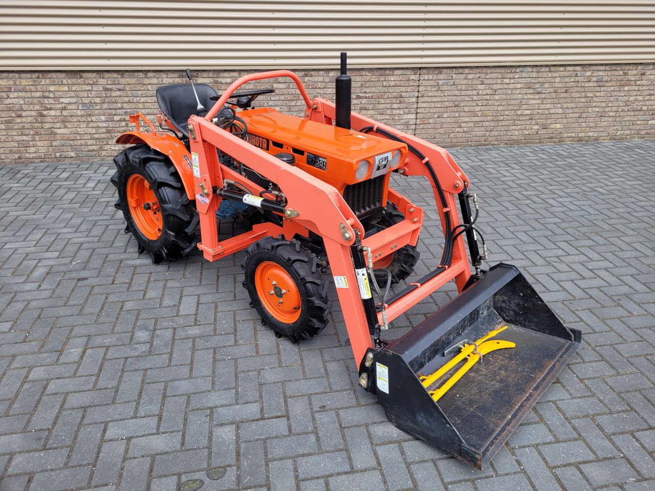 Kubota b7001