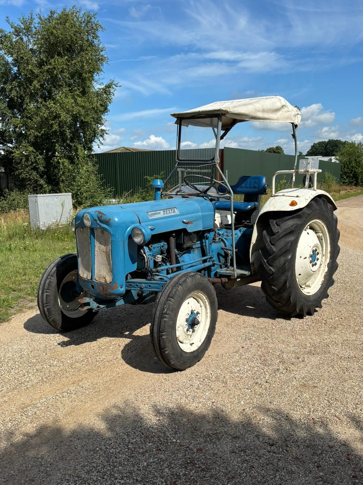 Fordson Dexta met scirocco pet