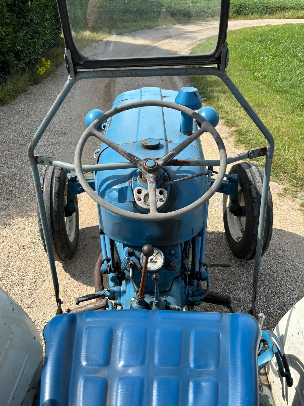 Fordson Dexta met scirocco pet