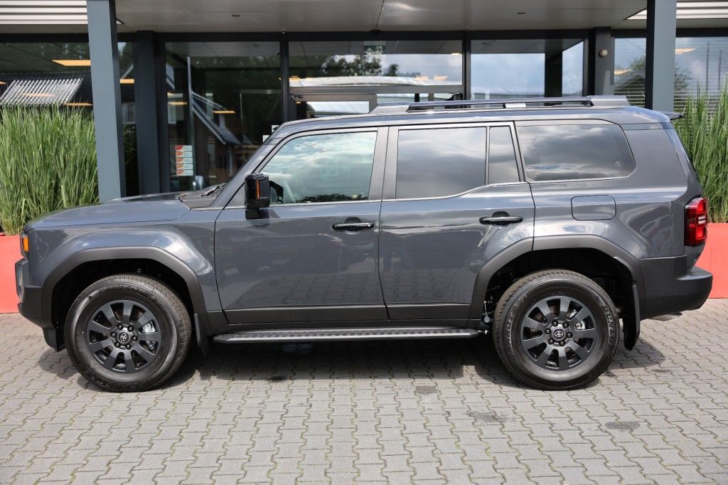Toyota Landcruiser 250 2.8 D-4D 5DRS EXECUTIVE A/T VAN MET SCHUIFDAK