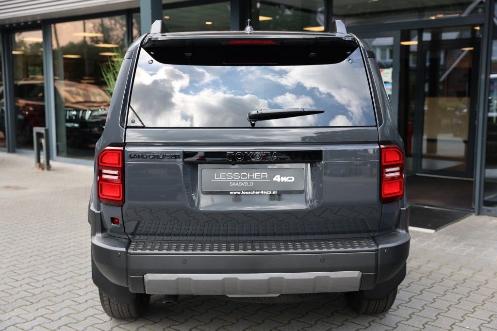 Toyota Landcruiser 250 2.8 D-4D 5DRS EXECUTIVE A/T VAN MET SCHUIFDAK