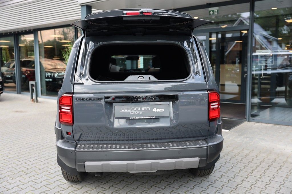 Toyota Landcruiser 250 2.8 D-4D 5DRS EXECUTIVE A/T VAN MET SCHUIFDAK