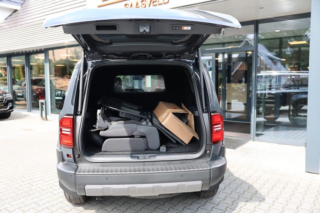 Toyota Landcruiser 250 2.8 D-4D 5DRS EXECUTIVE A/T VAN MET SCHUIFDAK