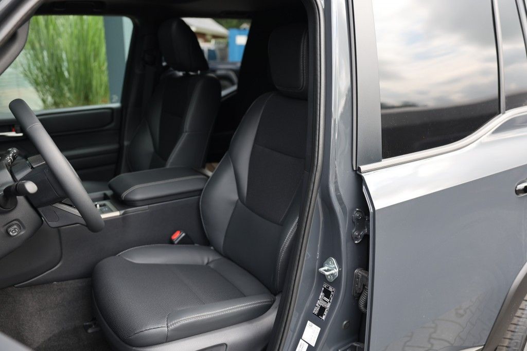 Toyota Landcruiser 250 2.8 D-4D 5DRS EXECUTIVE A/T VAN MET SCHUIFDAK