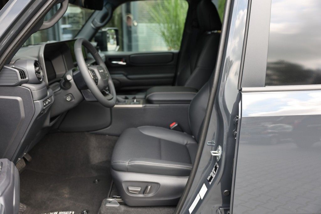 Toyota Landcruiser 250 2.8 D-4D 5DRS EXECUTIVE A/T VAN MET SCHUIFDAK