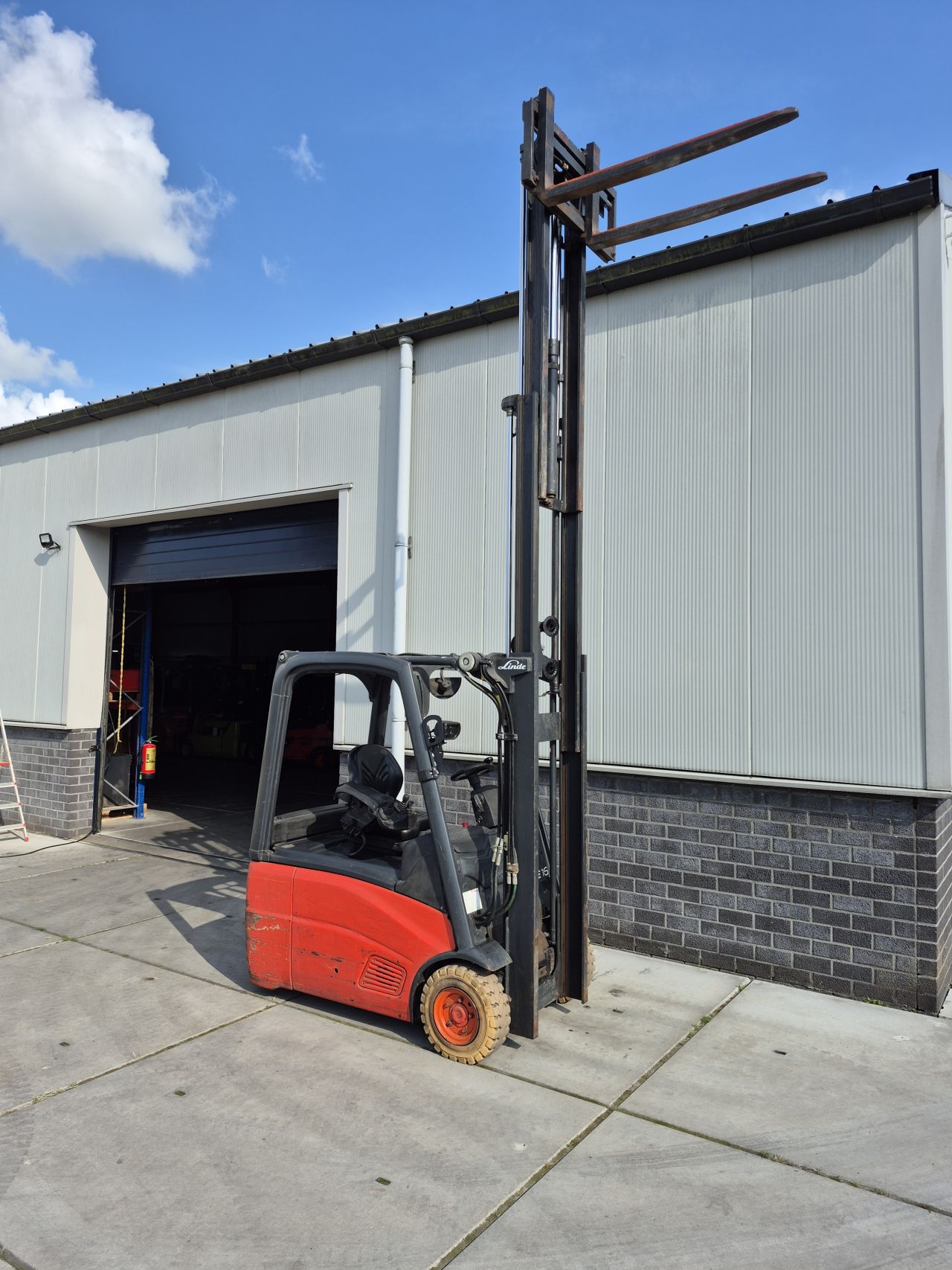 Linde E16-01 bj 2011 triplex freelift sideshift 4.140 mm 7445 uu