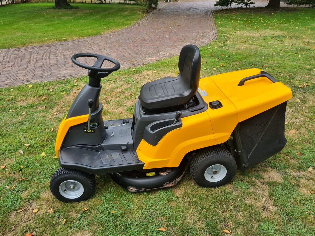 Stiga combi 1066 HQ zitmaaier hydrostaat met opvangbak.