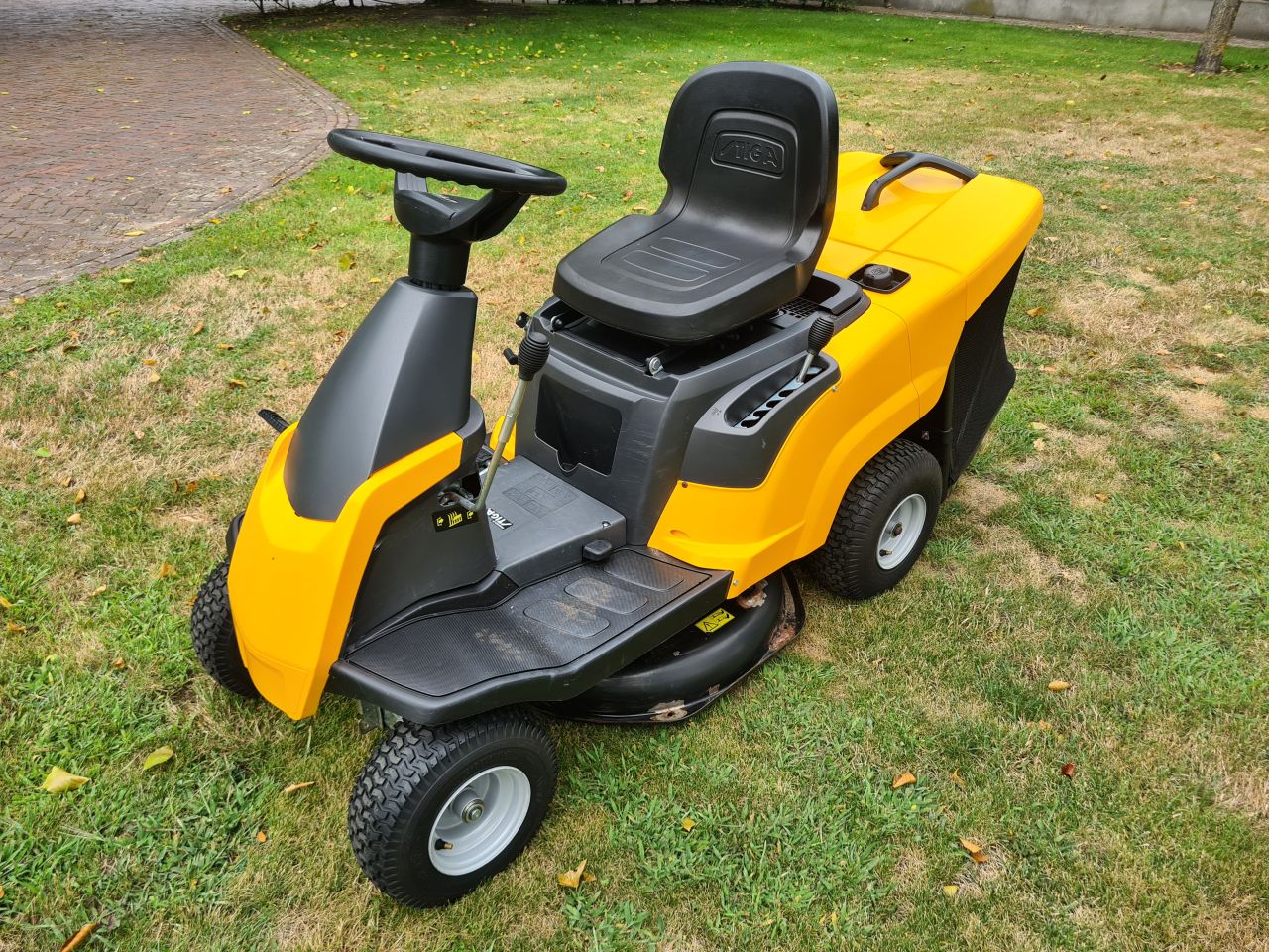 Stiga combi 1066 HQ zitmaaier hydrostaat met opvangbak.