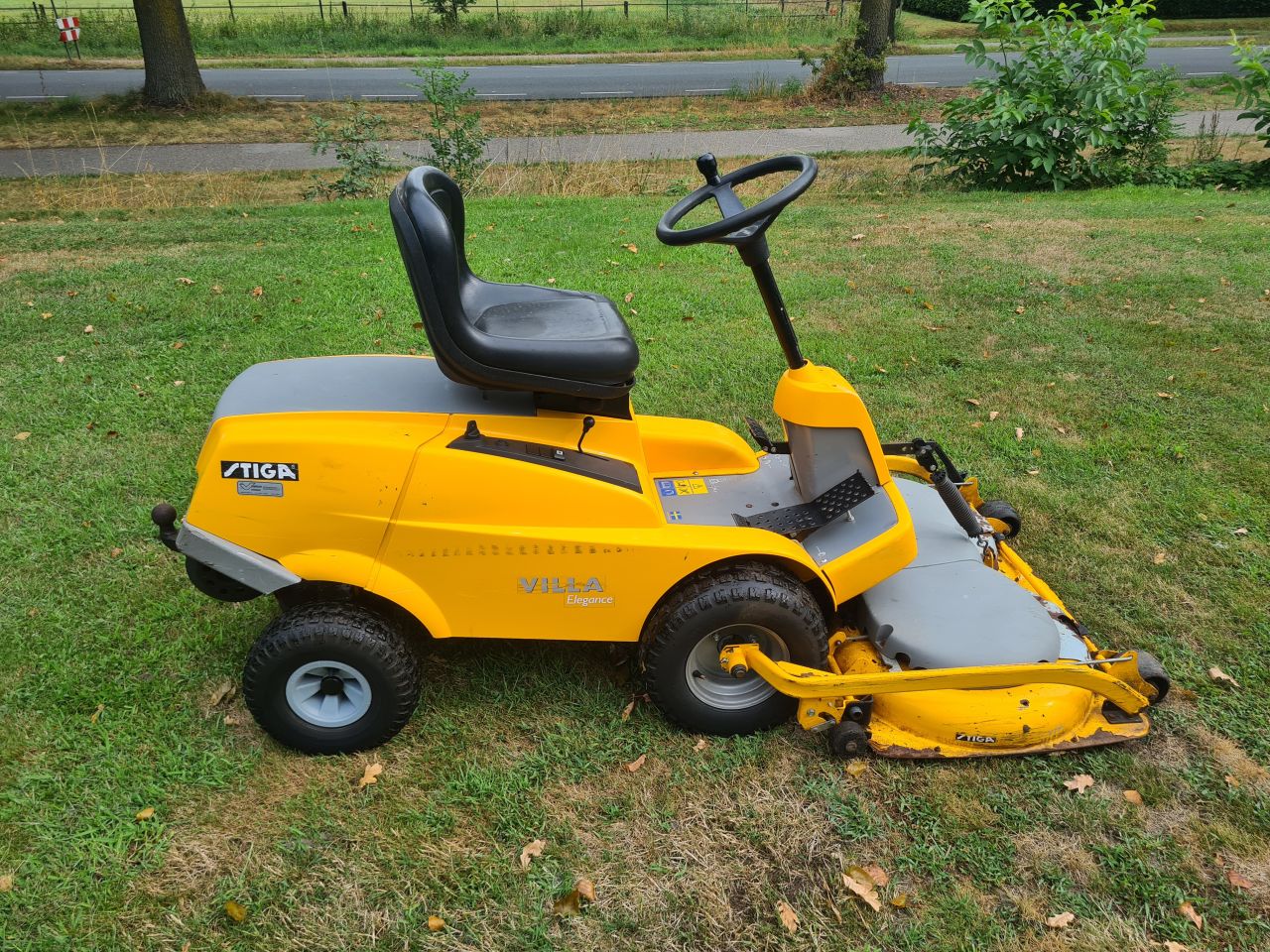 Stiga Villa frontmaaier zitmaaier hydrostaat.