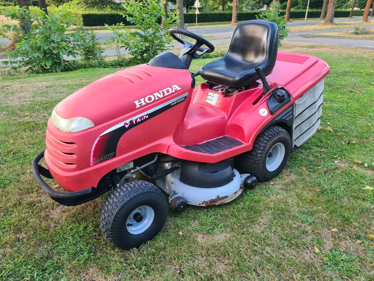 Honda HF 2417 zitmaaier met opvangbak.
