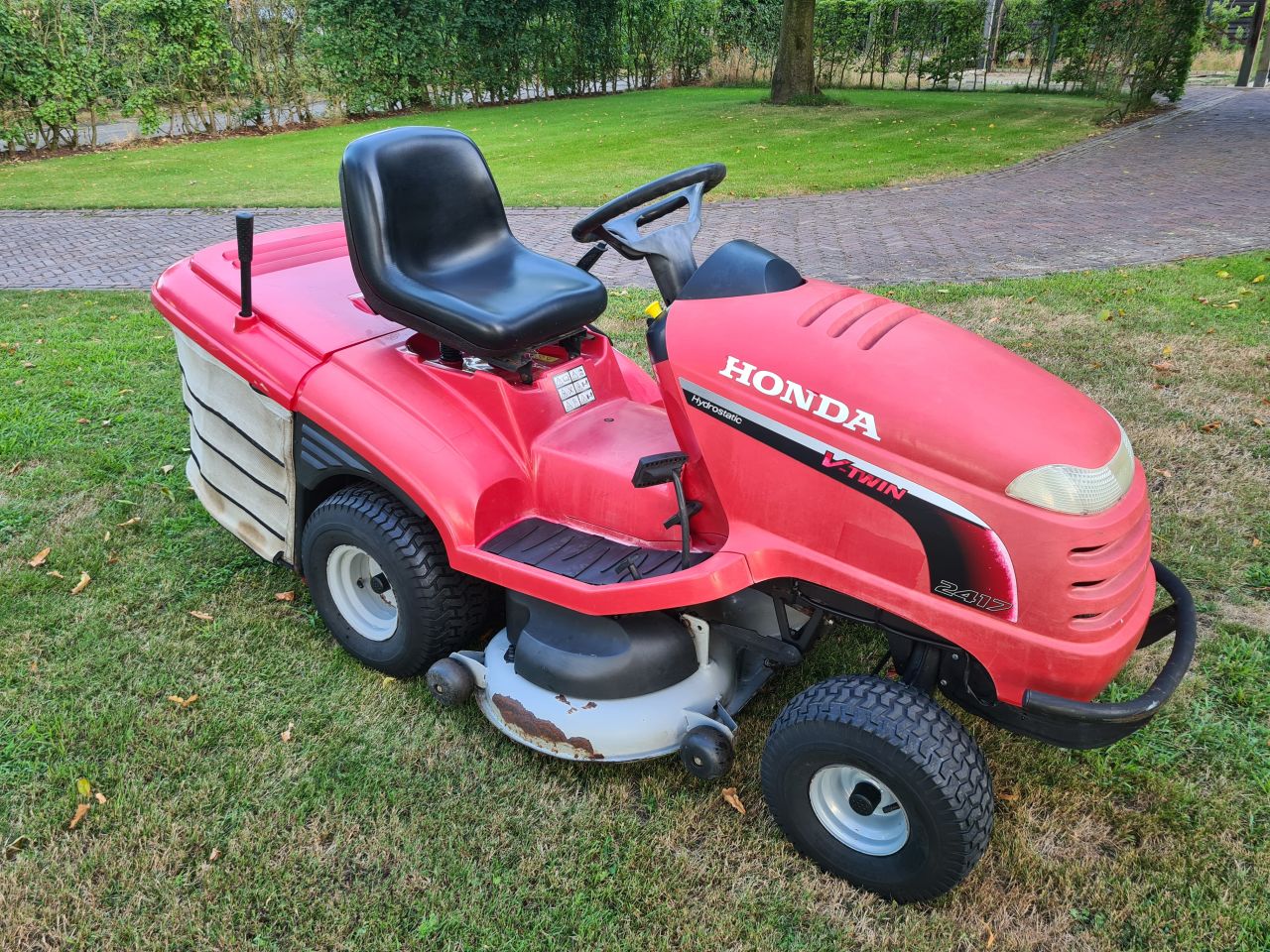 Honda HF 2417 zitmaaier met opvangbak.