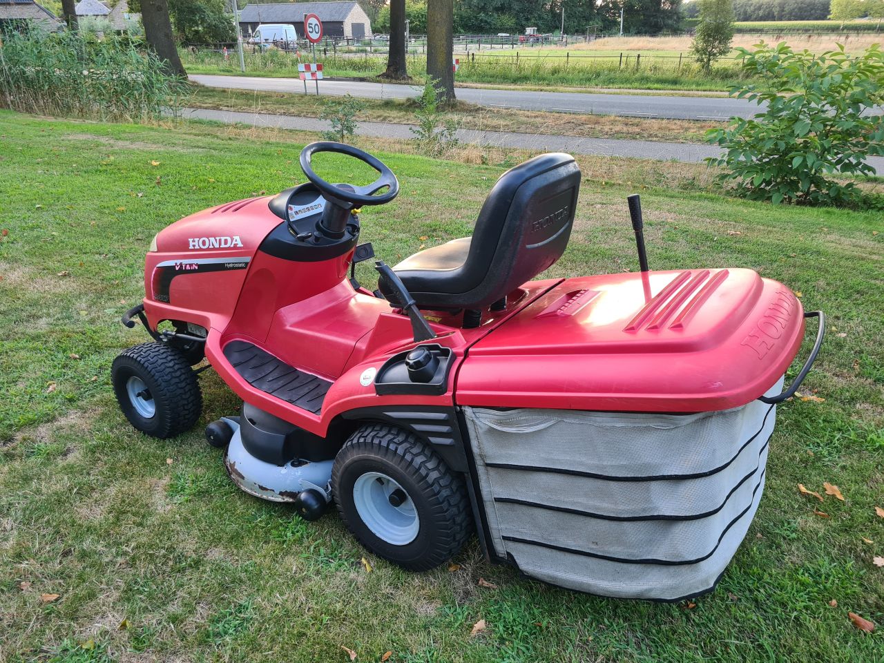 Honda HF 2417 zitmaaier met opvangbak.