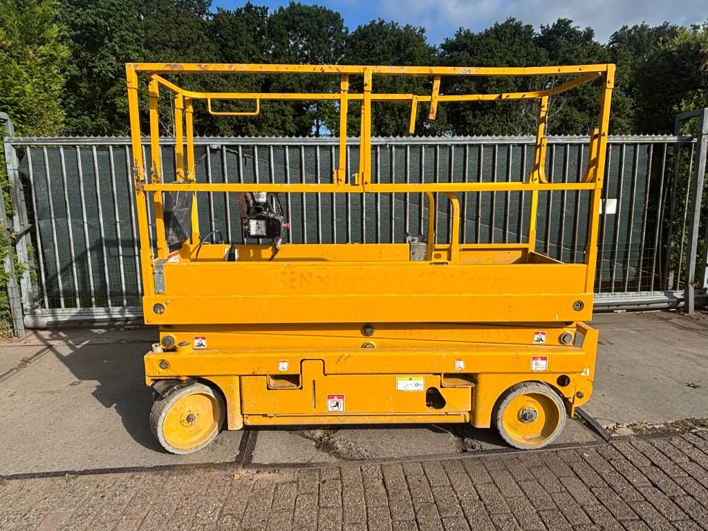 Haulotte Compact 8 8m schaarlift Haulotte hoogwerker