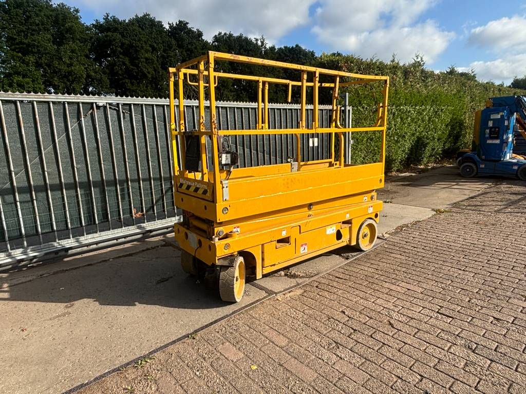 Haulotte Compact 8 8m schaarlift Haulotte hoogwerker