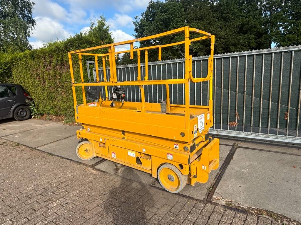 Haulotte Compact 8 8m schaarlift Haulotte hoogwerker