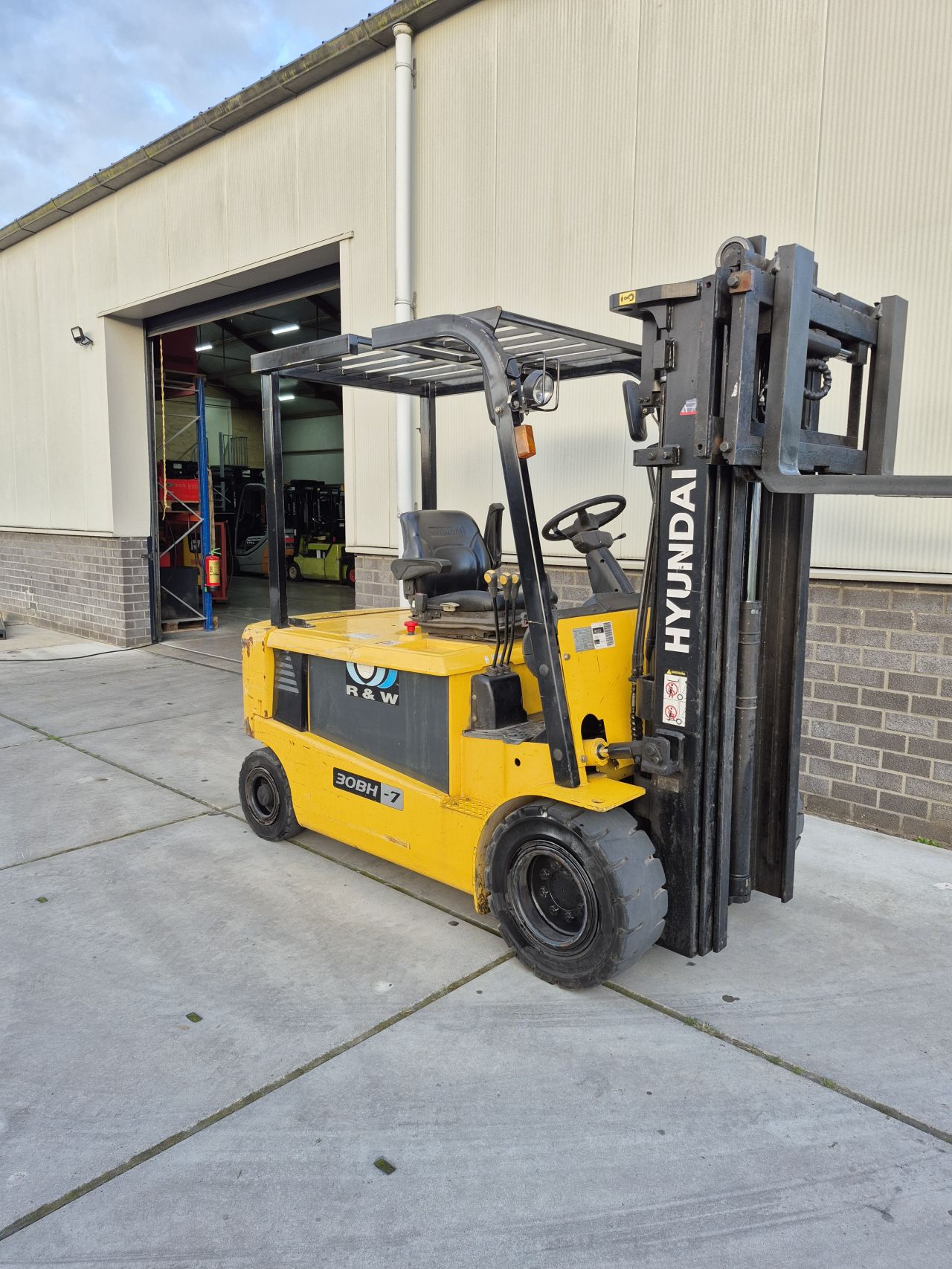Hyundai 30BH-7 triplex freelift sideshift 4.680 mm bj 2007