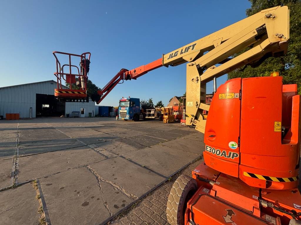 JLG E 300 AJP 12m knikarmhoogwerker JLG