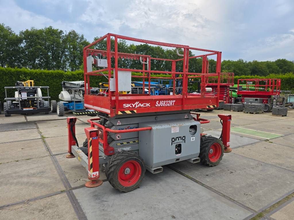 SkyJack SJ 6832 RT