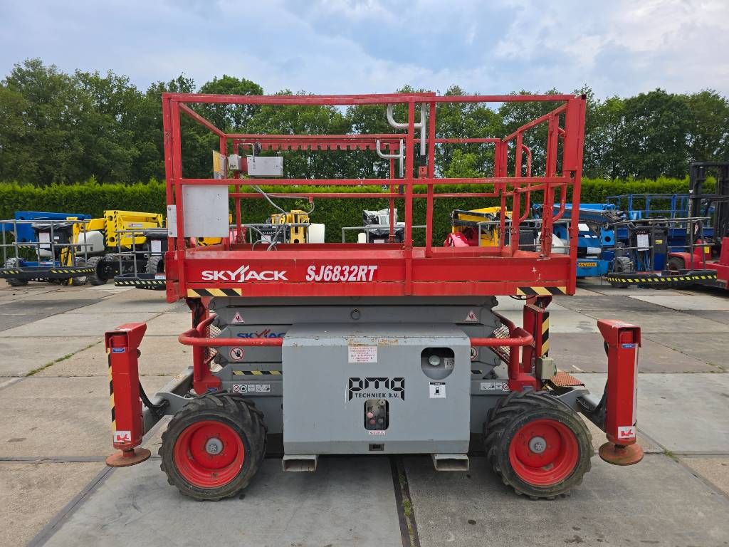 SkyJack SJ 6832 RT