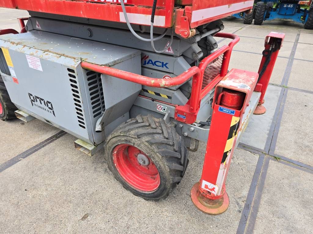 SkyJack SJ 6832 RT