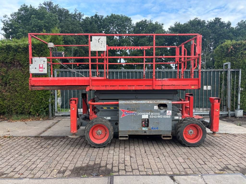 SkyJack SJ 6832 RT 12m schaarhoogwerker diesel 4x4