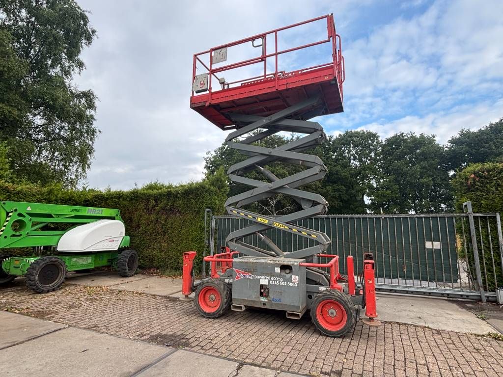 SkyJack SJ 6832 RT 12m schaarhoogwerker diesel 4x4