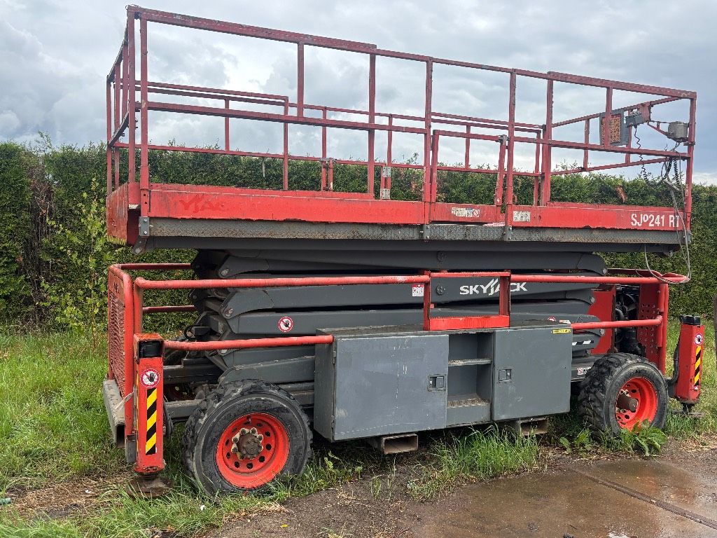 SkyJack SJ 9241 RT 14.5m schaarhoogwerker Skyjack 8841