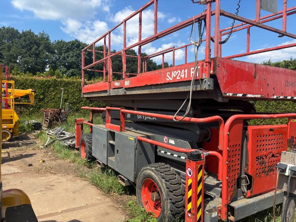 SkyJack SJ 9241 RT 14.5m schaarhoogwerker Skyjack 8841