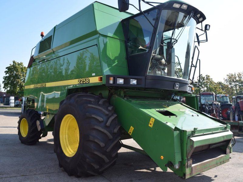 John Deere 2064