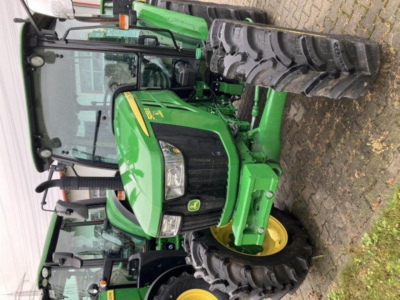 John Deere 5058E