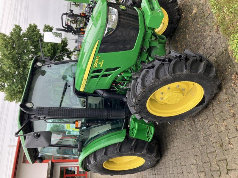 John Deere 5058E