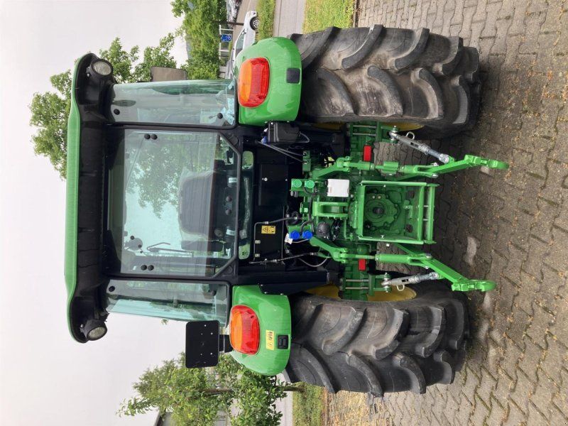 John Deere 5058E
