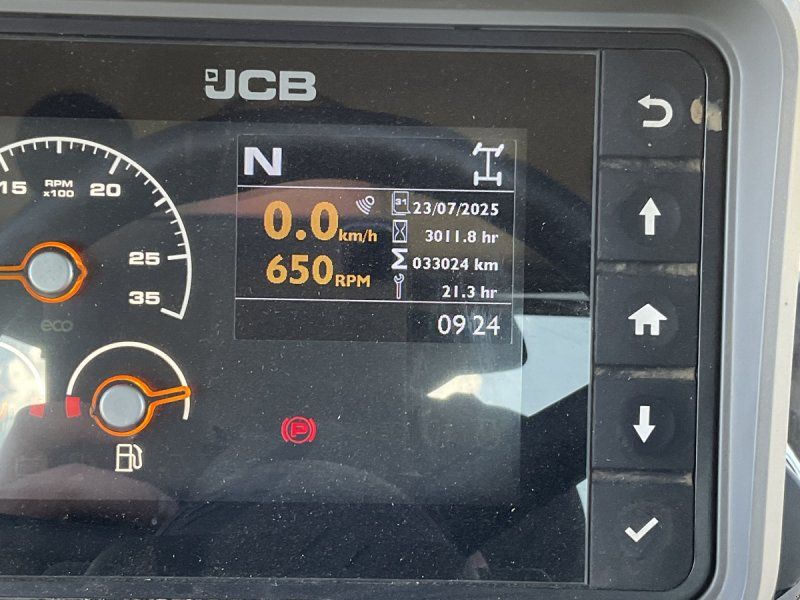 JCB Fastrac 4220 mit Lenksystem RTK