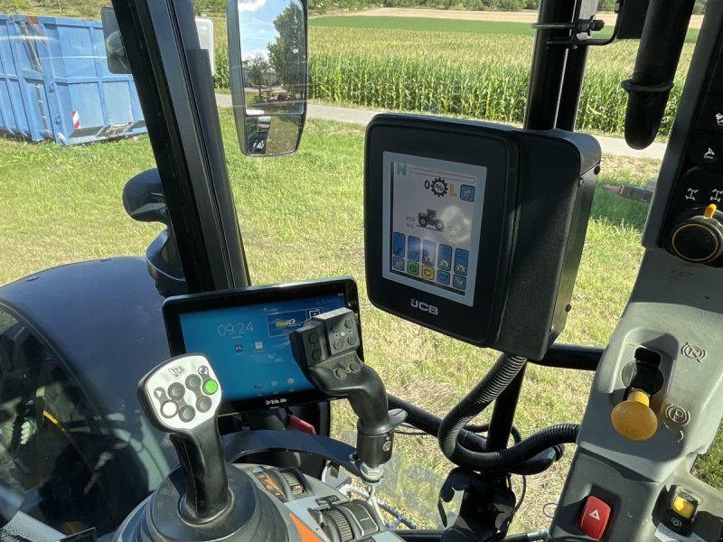JCB Fastrac 4220 mit Lenksystem RTK