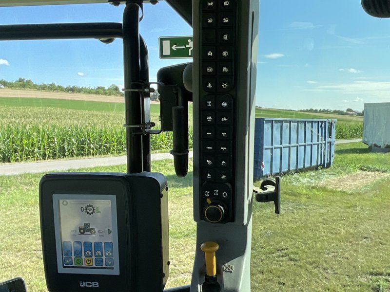 JCB Fastrac 4220 mit Lenksystem RTK