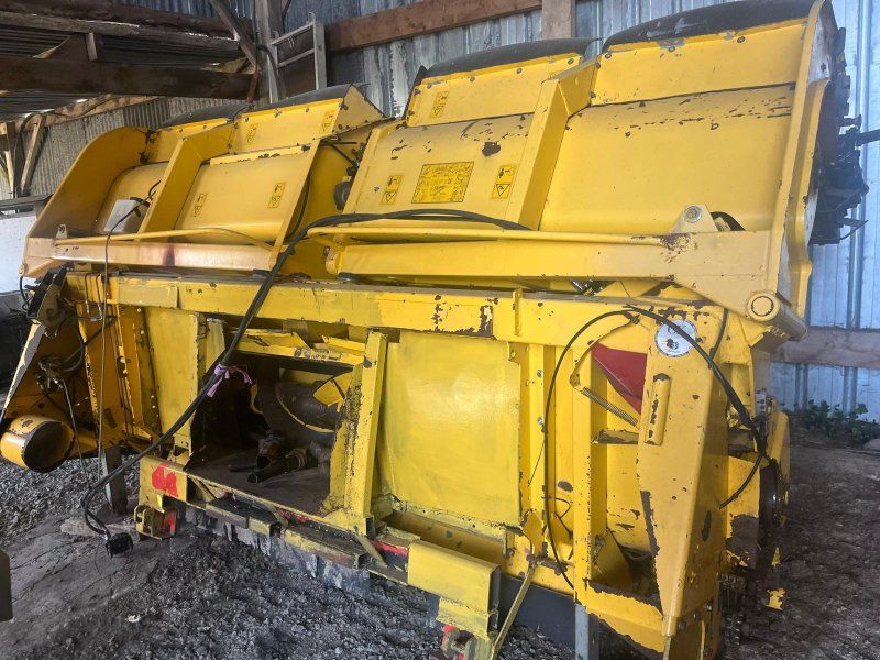 New Holland MF875W