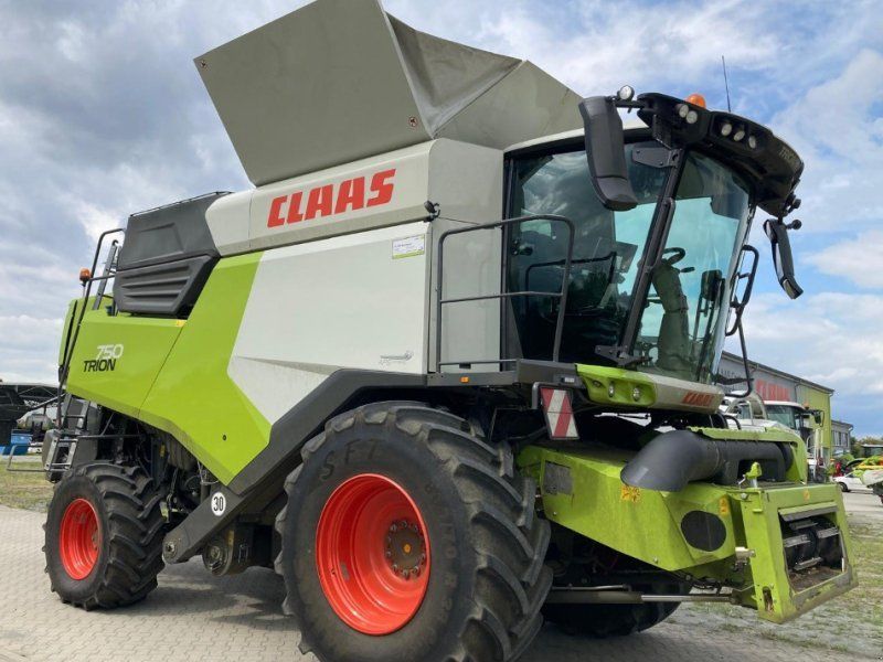 Claas Trion 750