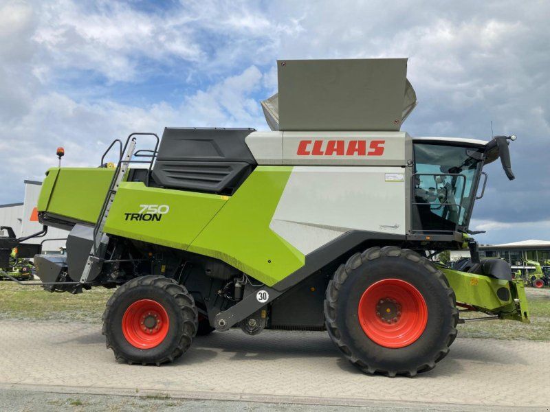 Claas Trion 750