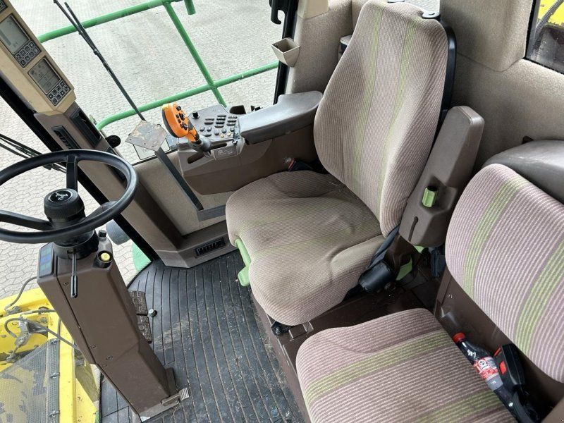 John Deere 7500