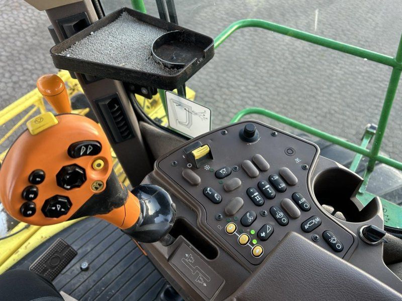 John Deere 7700