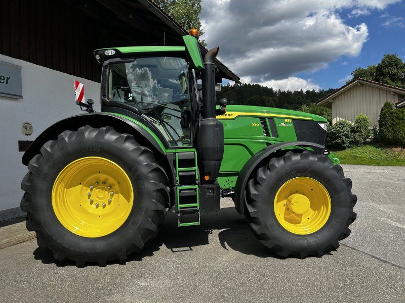 John Deere 6R 230